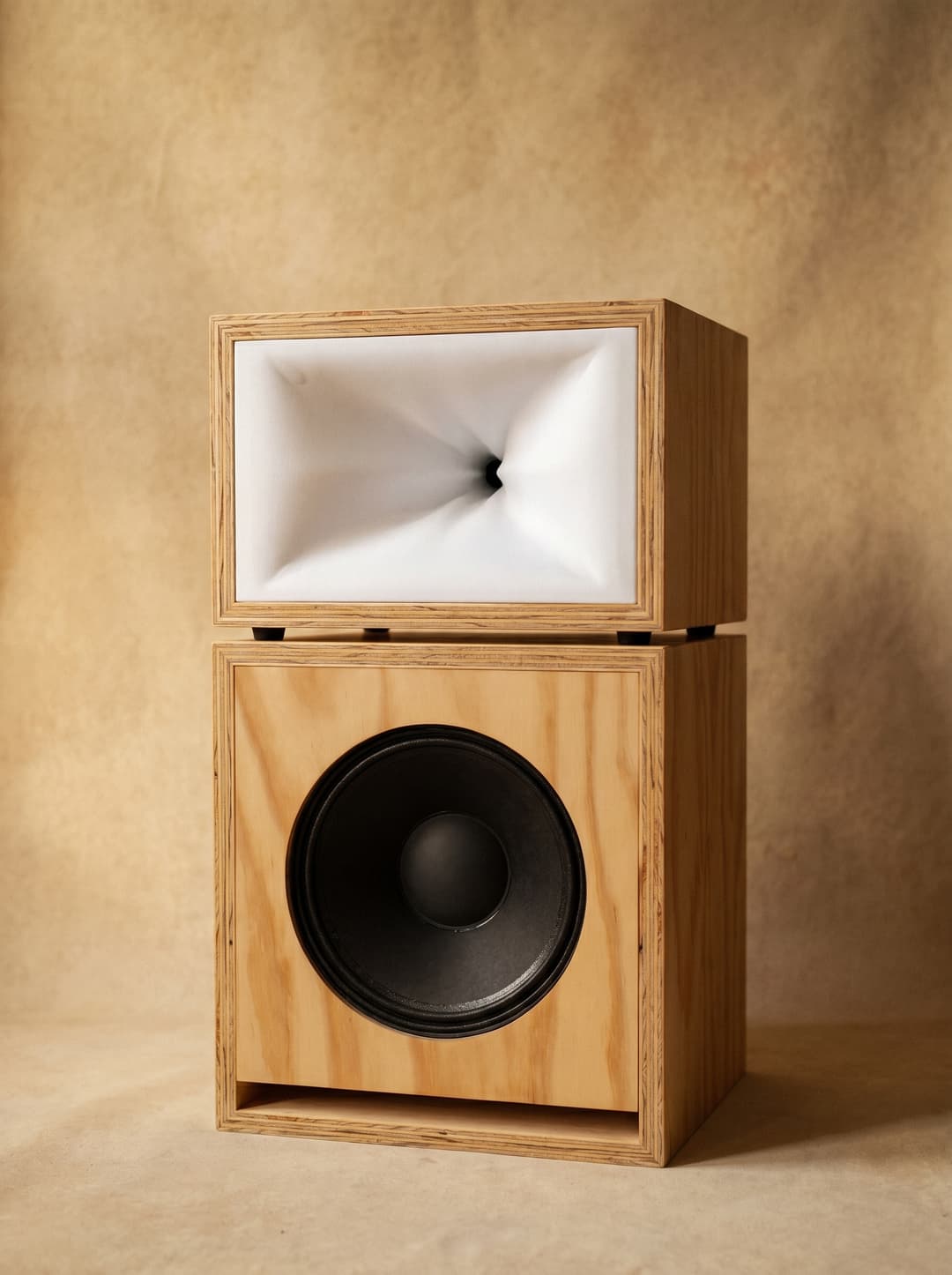 Super horn, studio front